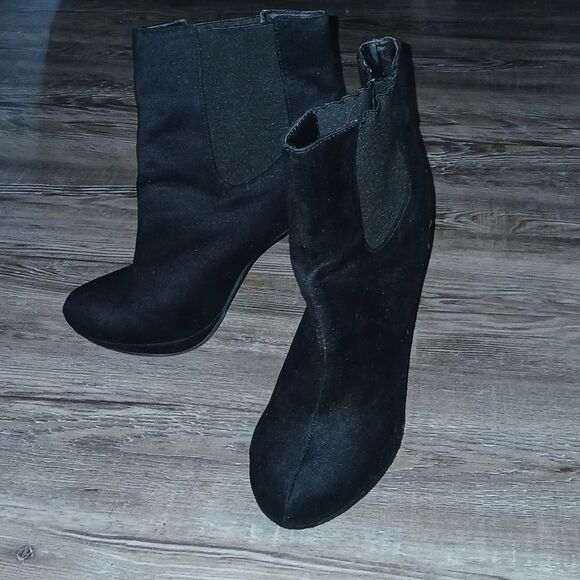 M by Michael Antonio black ankle heeled pull on boots  Sz 9 EUC - Picture 1 of 8